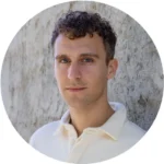 Portrait d'un membre de l'équipe ENOV, reflétant les valeurs d'engagement et de professionnalisme