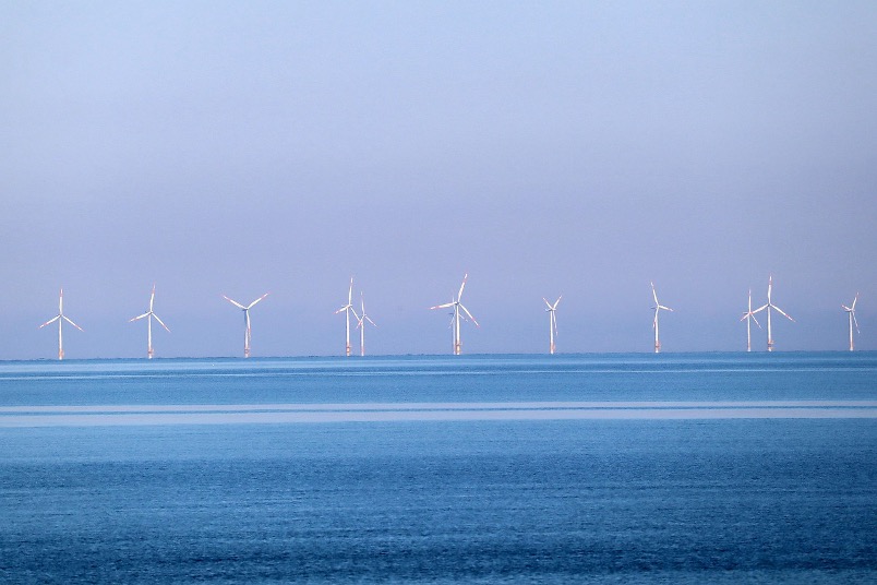eolienne offshore en mer