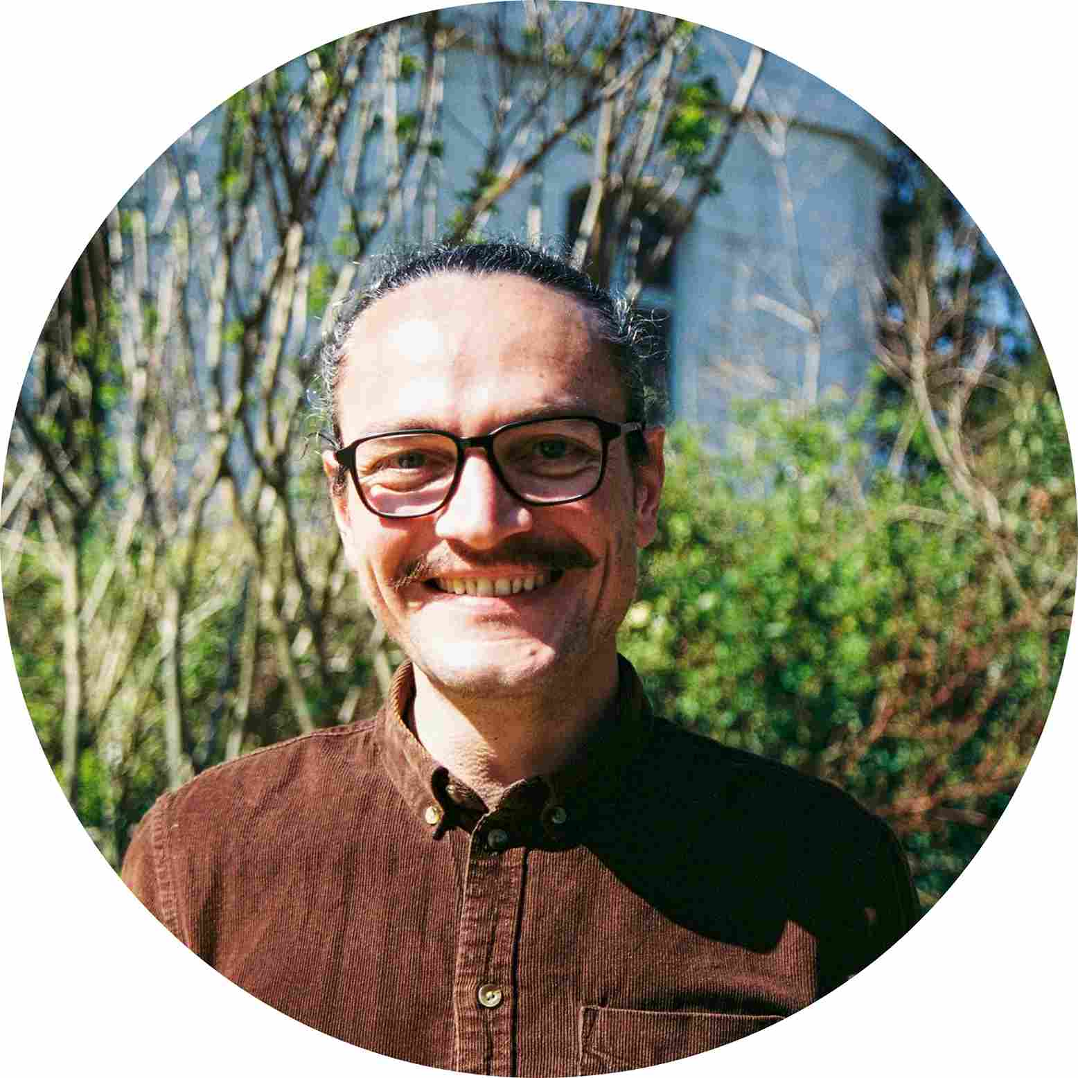 Portrait énovéen étudiant auteur article